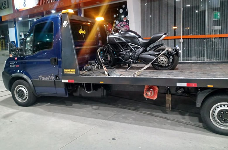 Como garantir a segurança da moto durante o transporte por guincho em Goiânia